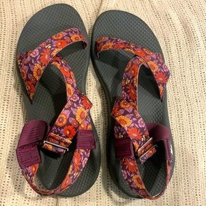 wide strap flower chacos